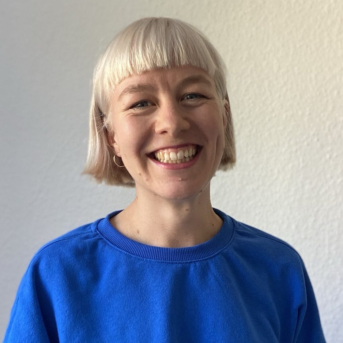 Profilbild von Liz Weiler in einem blauen Pullover