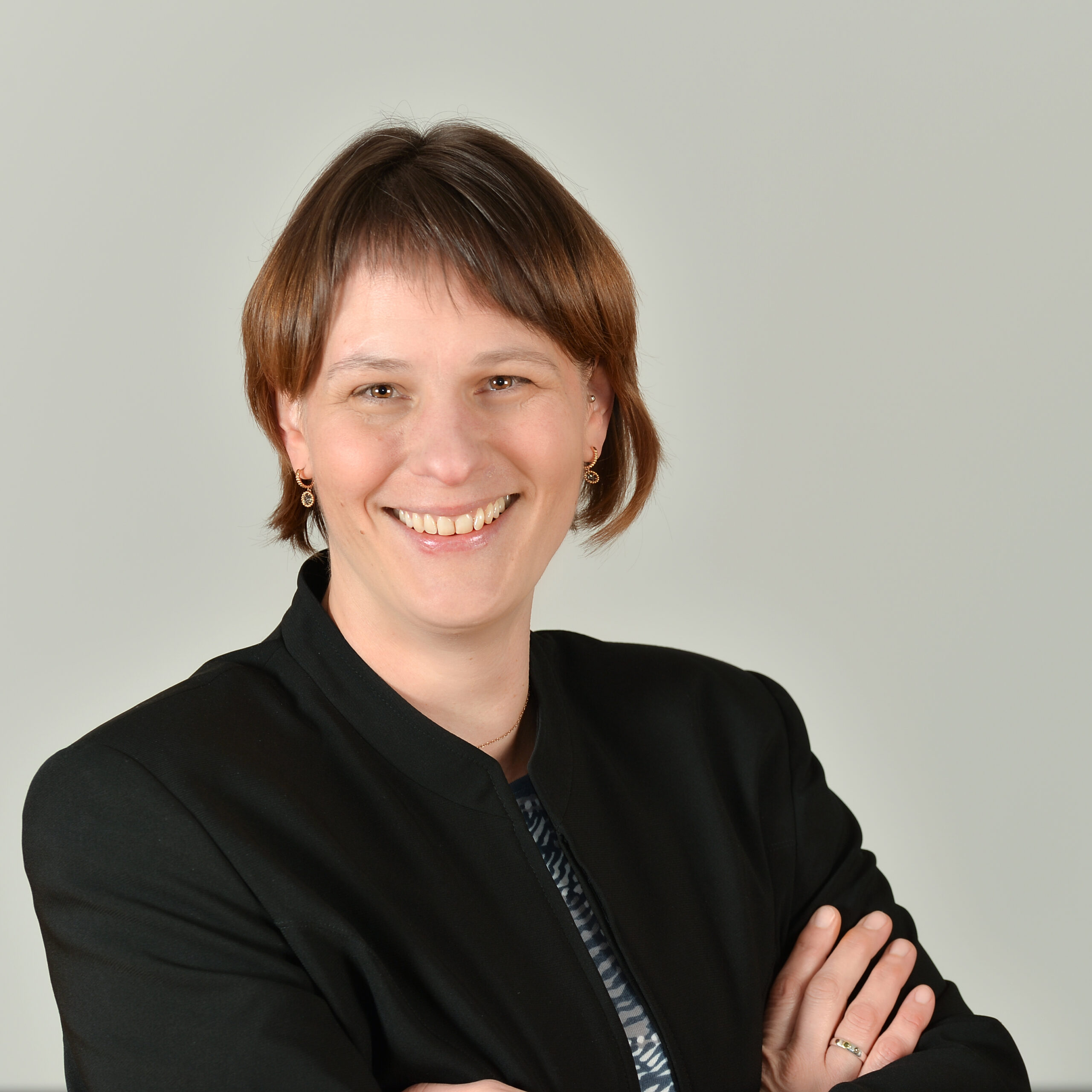 Profilbild von Ulrike Moser in einem schwarzen Blazer.