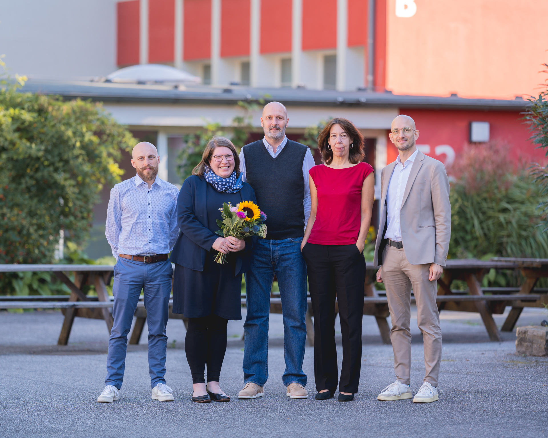 Foto zeigt Leitungsrunde des IfBQ (von links nach rechts Dr. habil. Tobias Brändle, Dr. Andrea Albers, Dr. Jan Poerschke, Dr. Britta Pohlmann) mit der Aufsicht für die Institute (Sascha Tigges)